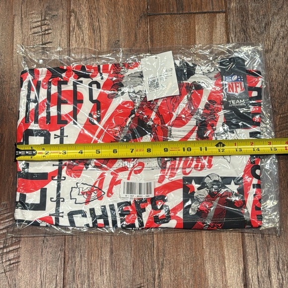 NWT! Large Tube Top NFL Chiefs Red and Black Graphic - Picture 4 of 8